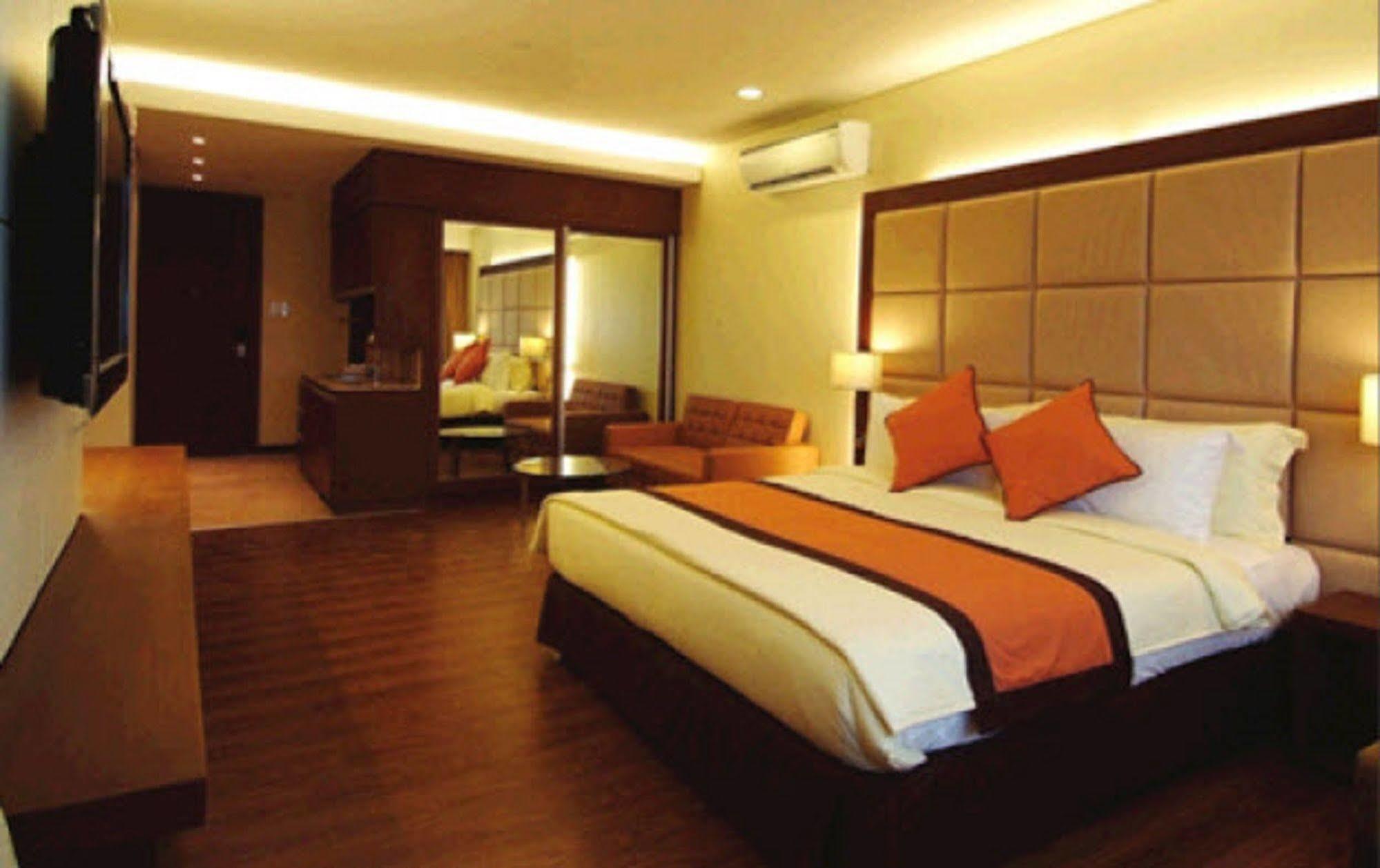 Santomas Suites Santo Tomas Exterior photo